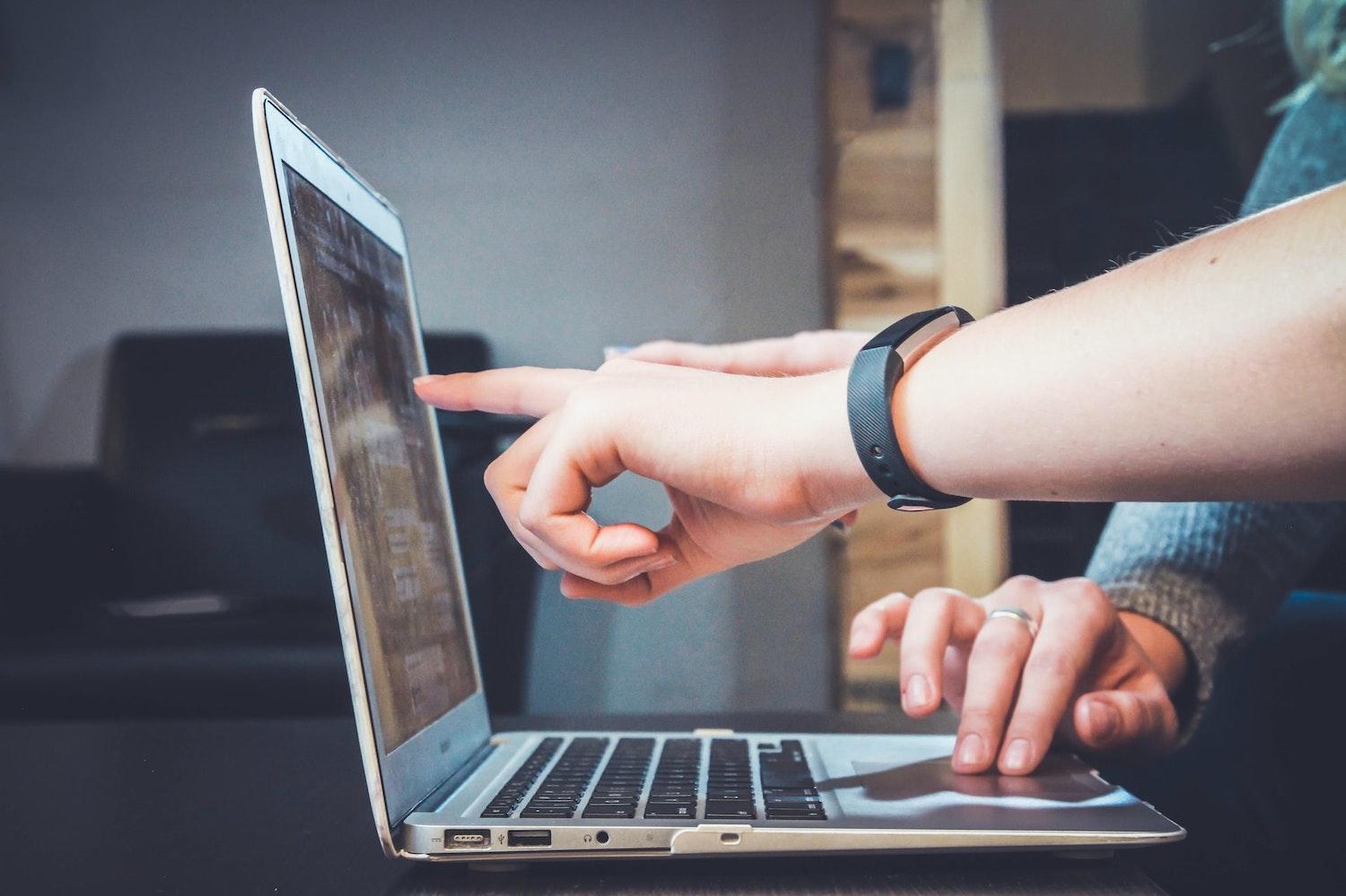 Person using computer - Best-of-Breed Sustainability Software