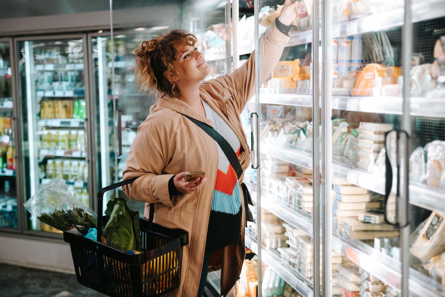 woman grocery shopping - consumer preference for sustainability