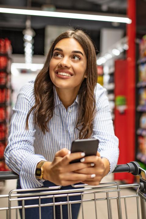 Woman shopping in grocery store - consumer trends consumer perception