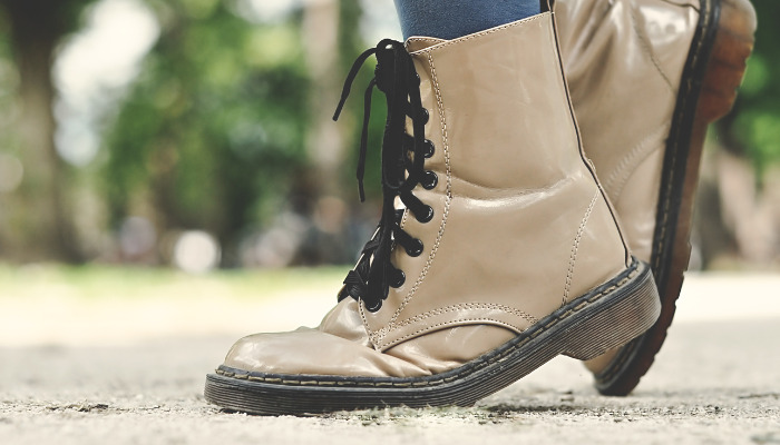Lace-up business casual boots